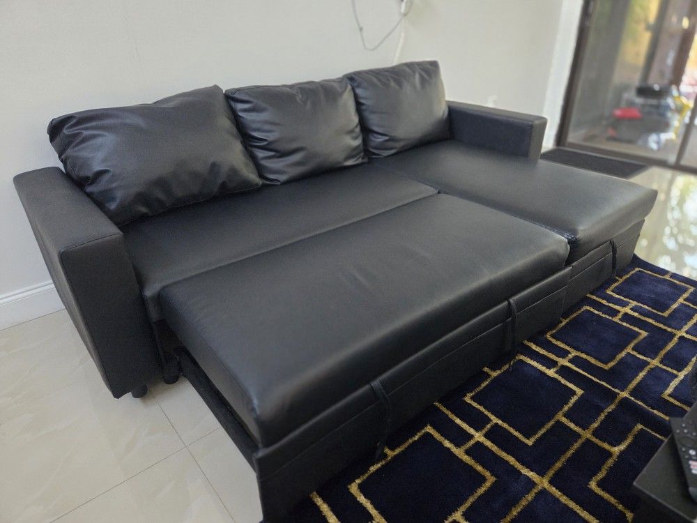 🛋️ Modern Black Sleeper Sectional Sofa – Pull-Out Bed + Storage!