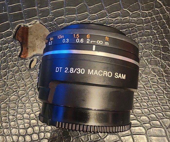 DT 2.8/30 Macro Sam sony lense