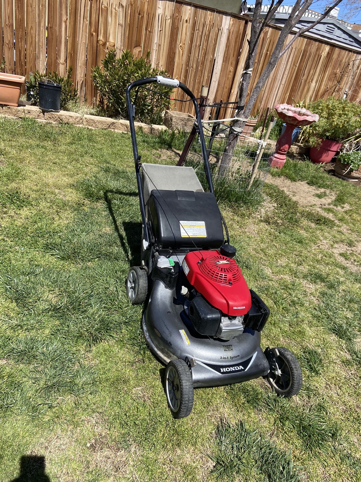 Honda Lawnmower Twin Blade 3 In 1 System Easy Start Auto Choke System