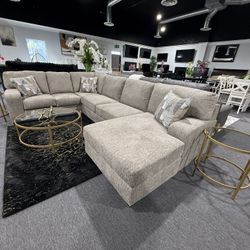 SECTIONAL WITH PULL OUT BED 