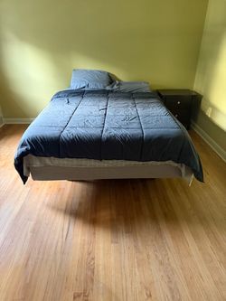 Queen size tempur-pedic mattress
