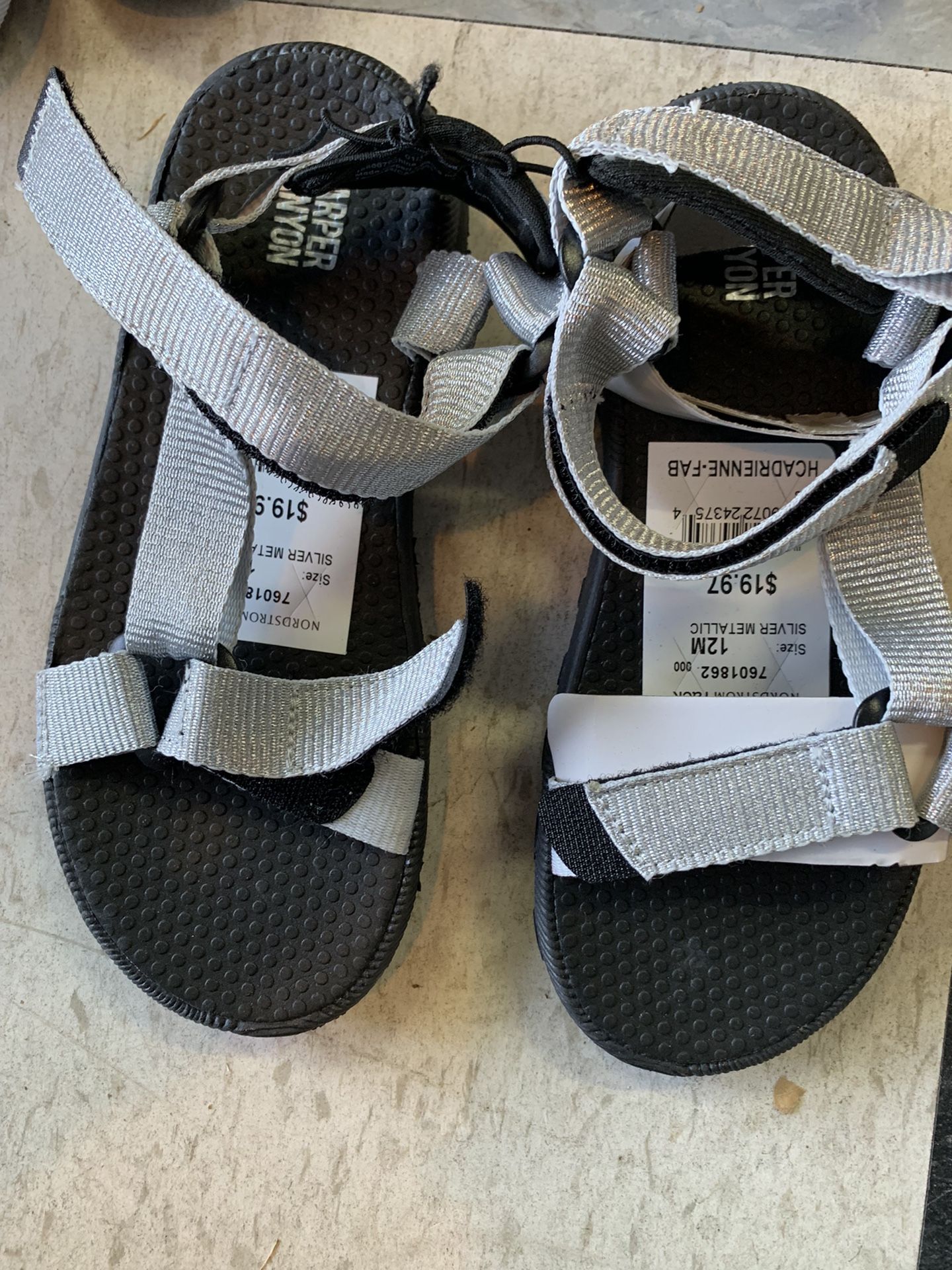 harper canyon sandals kids size 12