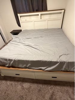 King size bed with dressers