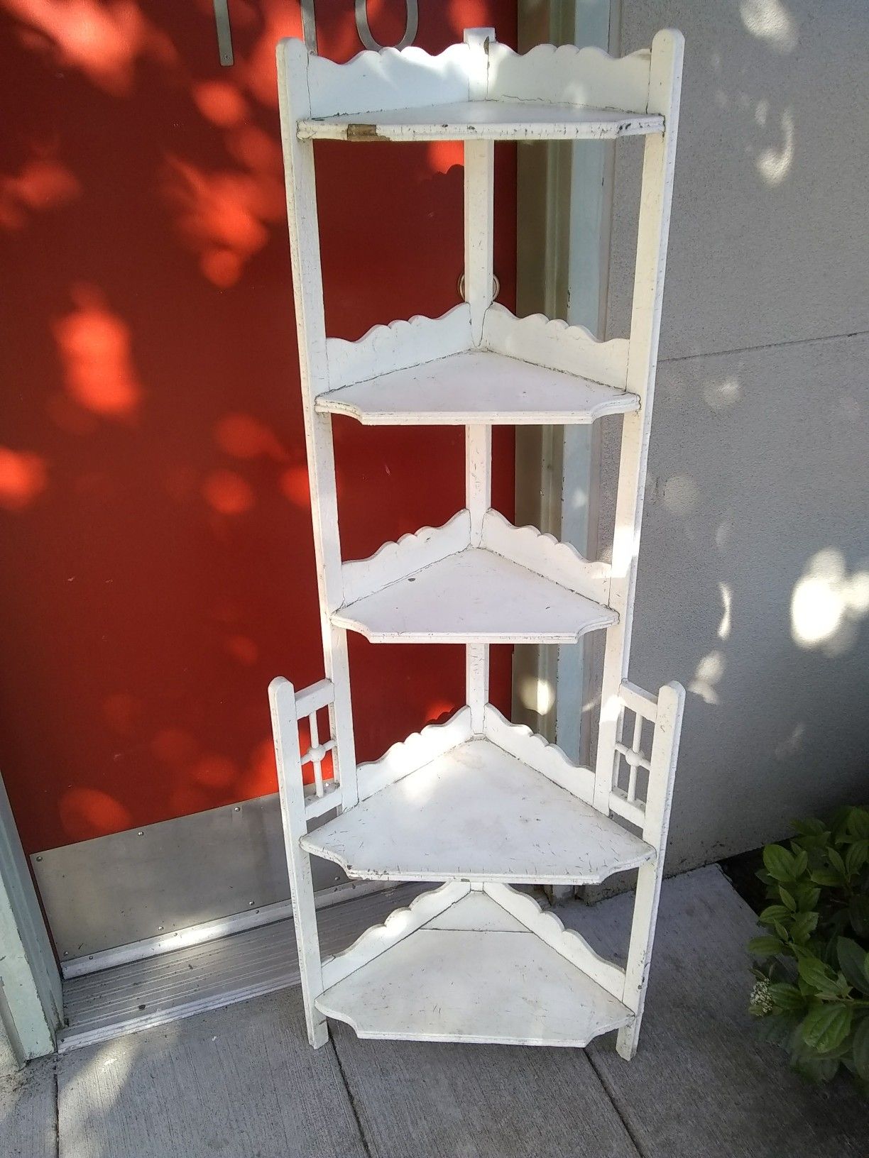 Victorian shabby corner shelf