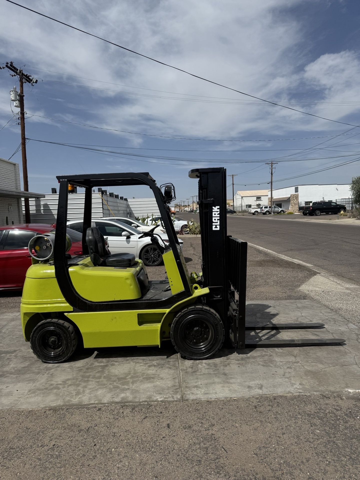 2009 Clark CQ25L Pneumatic Forklift