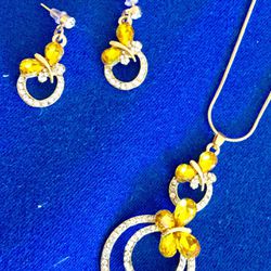 Assorted jewelry 🌿🌼🌿🌸🌿🌼🌿 Yellow butterfly necklace & earrings $25 / Sterling silver rings each $25 🌿🌼🌿🌸🌿🌼🌿