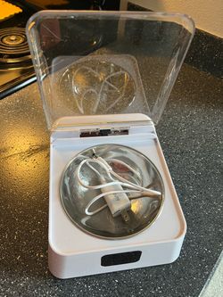 Motion sensor pet feeder