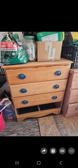 Wood Dresser missing the bottom drawer you can used it for storage shoes in