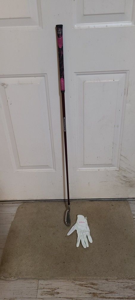 Women's Wilson 5 Iron With Golf Glove