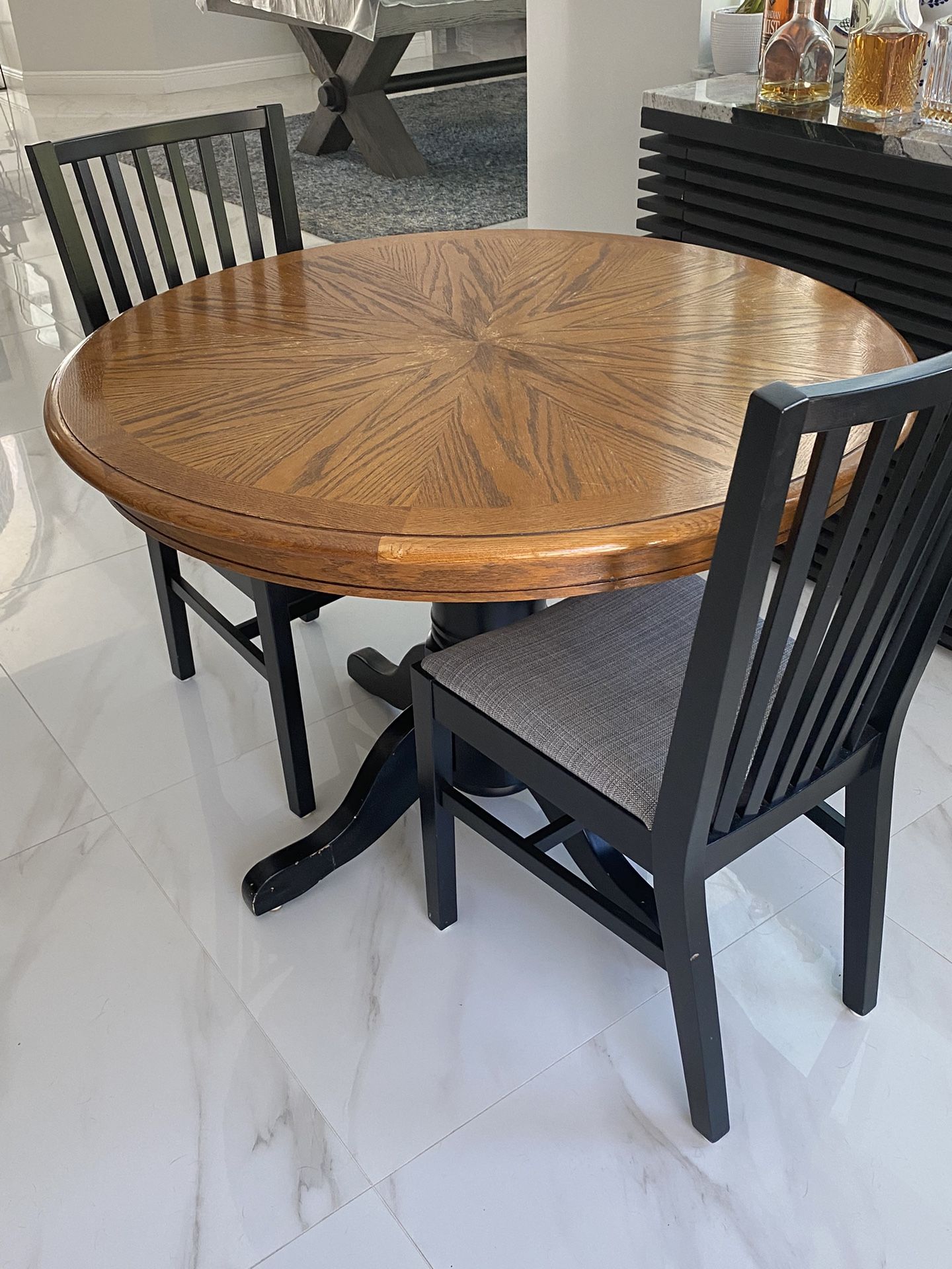 42” Round Kitchen Table & Chairs