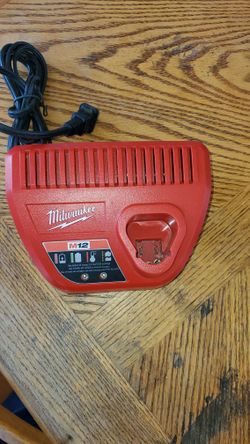 Milwaukee M12 Charger 
