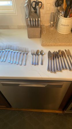 Service pebbles flatware