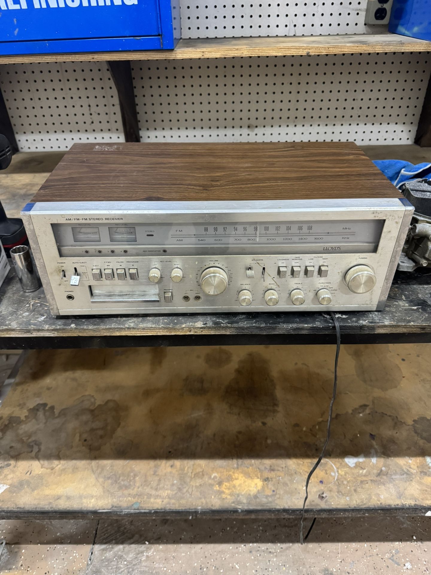 Lloyd’s Classic Home Audio Receiver