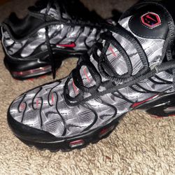 Nike Air Max Plus GS 'Black University Red'
