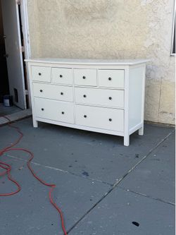 Beautiful IKEA dresser in good condition