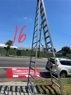 Escalera de 16 pies de aluminio buenas condiciones muy barata