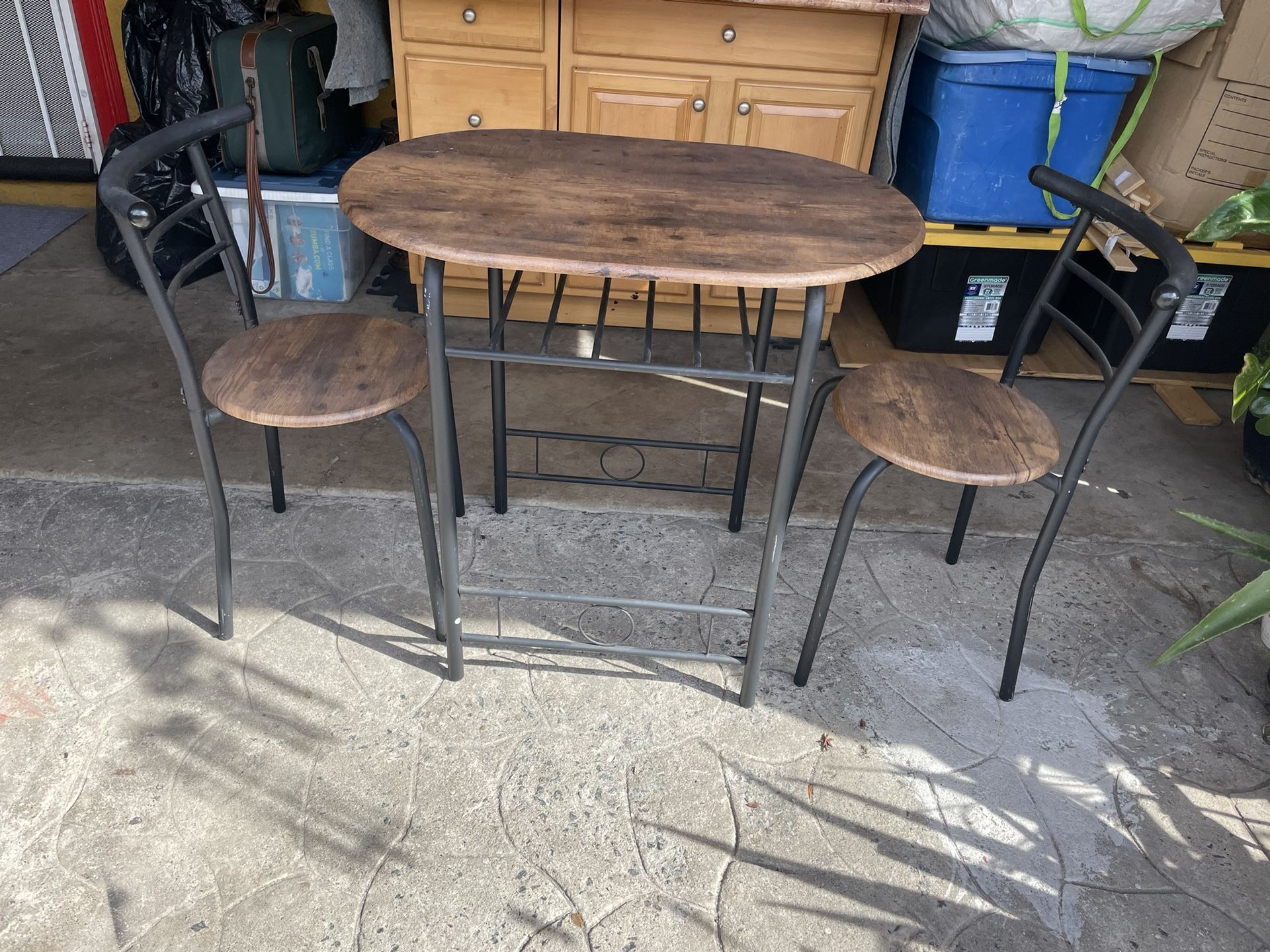 BEAUTIFUL TABLE WITH 2 CHAIRS METAL WITH WOOD