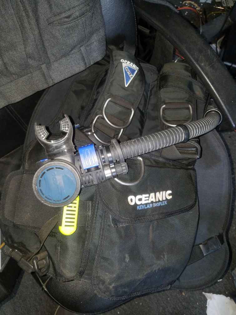 Oceanic Chute 2 buoyancy compensator