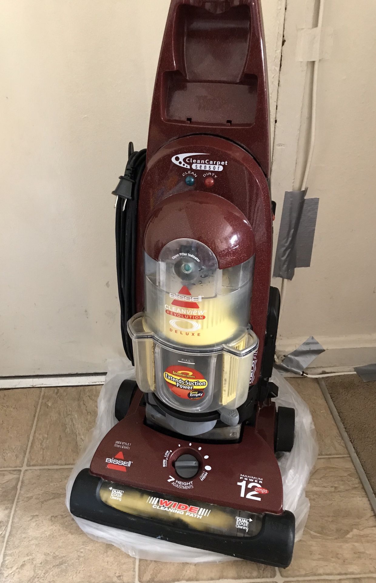 Vacuum Bissell in excellent condition