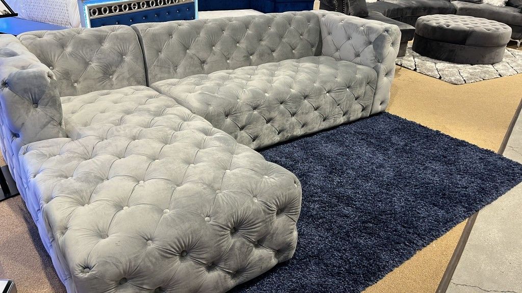 Exton Sectional Seating Set
by FoA📌In Stock💳Financing Options