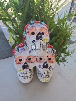 Calavera halloween ($55)tel (contact info removed)