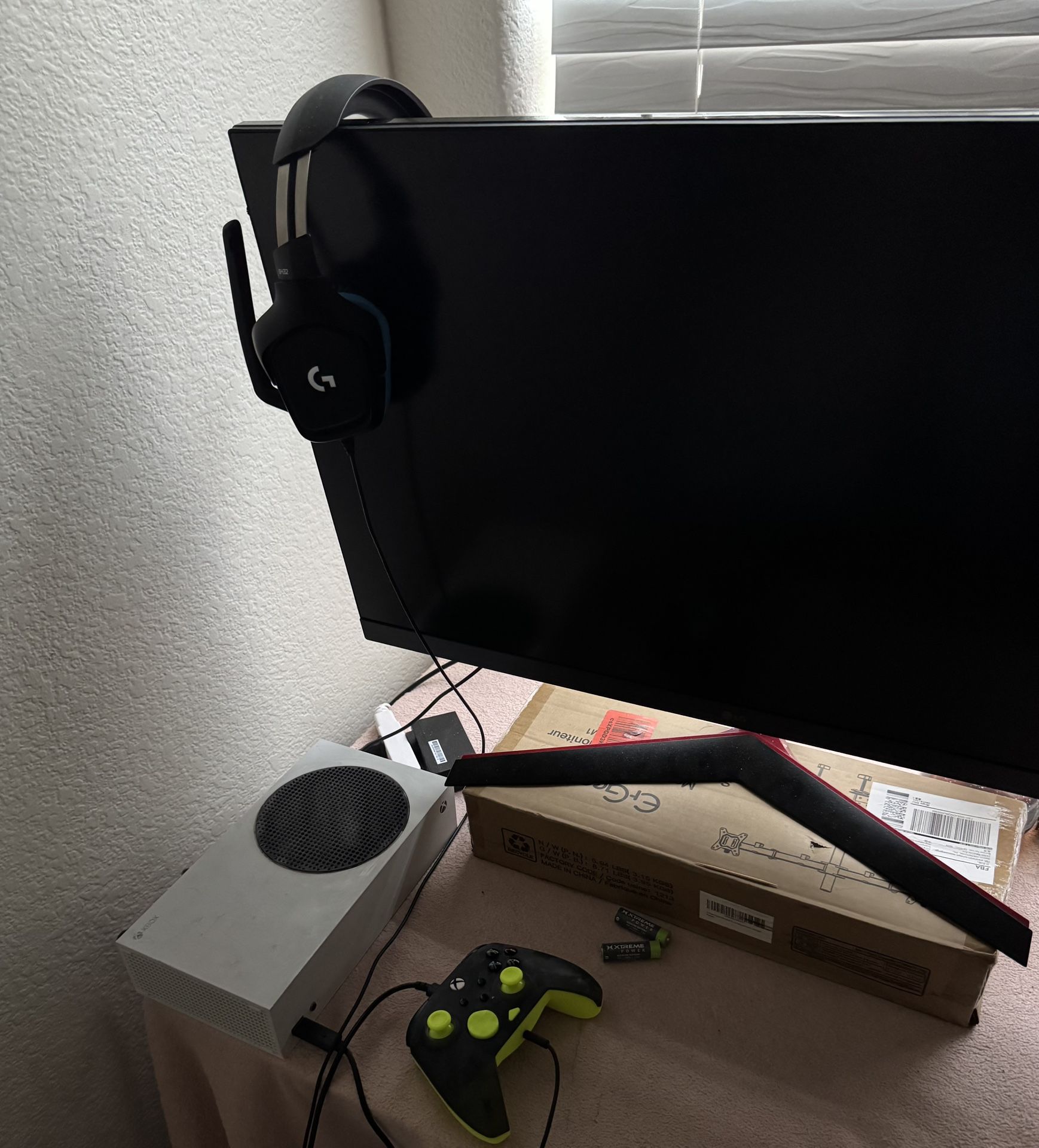32inch Monitor Xbox Series $250