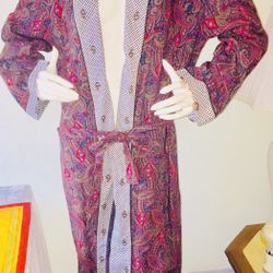 VICTORIA’S SECRET LIMITED UNI-SEX 100% COTTON LOUNGING ROBE - ONE SIZE FITS ALL - NEVER WORN UNUSED SMOKE AND PET FREE ENVIRONMENT 