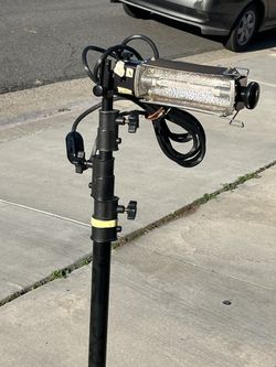 VIDEO & PHOTO LOWEL TOTA LIGHT 