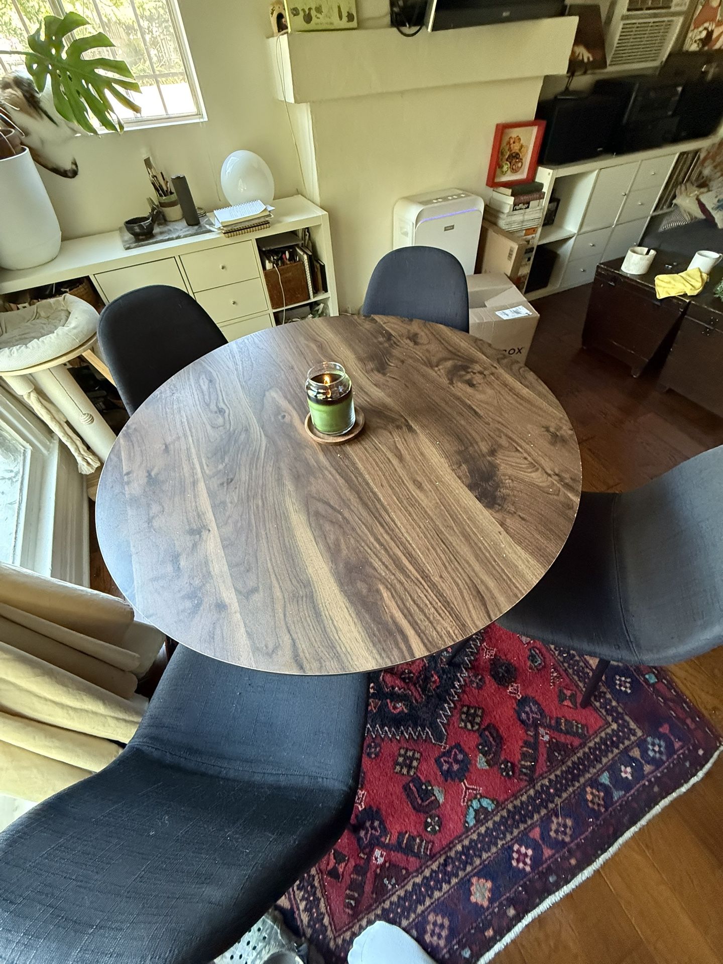 Modern Round Dining Table With Pedestal Base