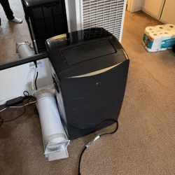 LG Portable Air Conditioner 1400BTU