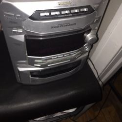 Stereo player With Speakers 