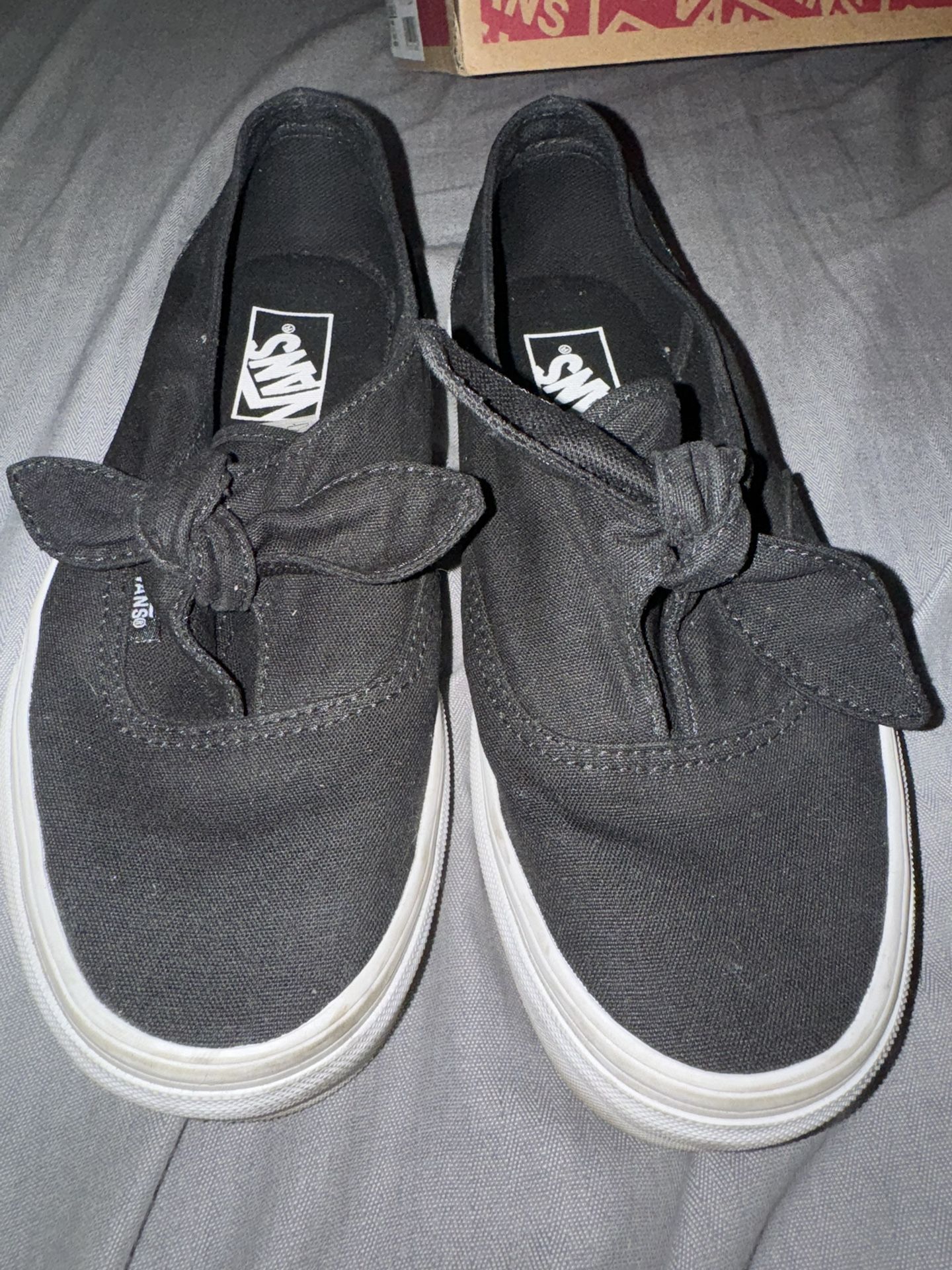 Women’s Knotted Vans