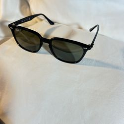 D-29. Ray Ban Made In Italy Polarized Sunglasses