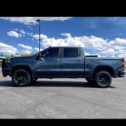2021 Silverado Trail Boss Z71 4x4 Crew Cab – Clean Title – 104k Miles