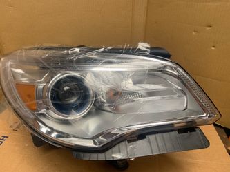 Right Headlight Buick Enclave 2013-17