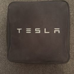 Tesla Gen 2 Mobile Connector 32A w/ Bag & NEMA 5-15 Adapter
