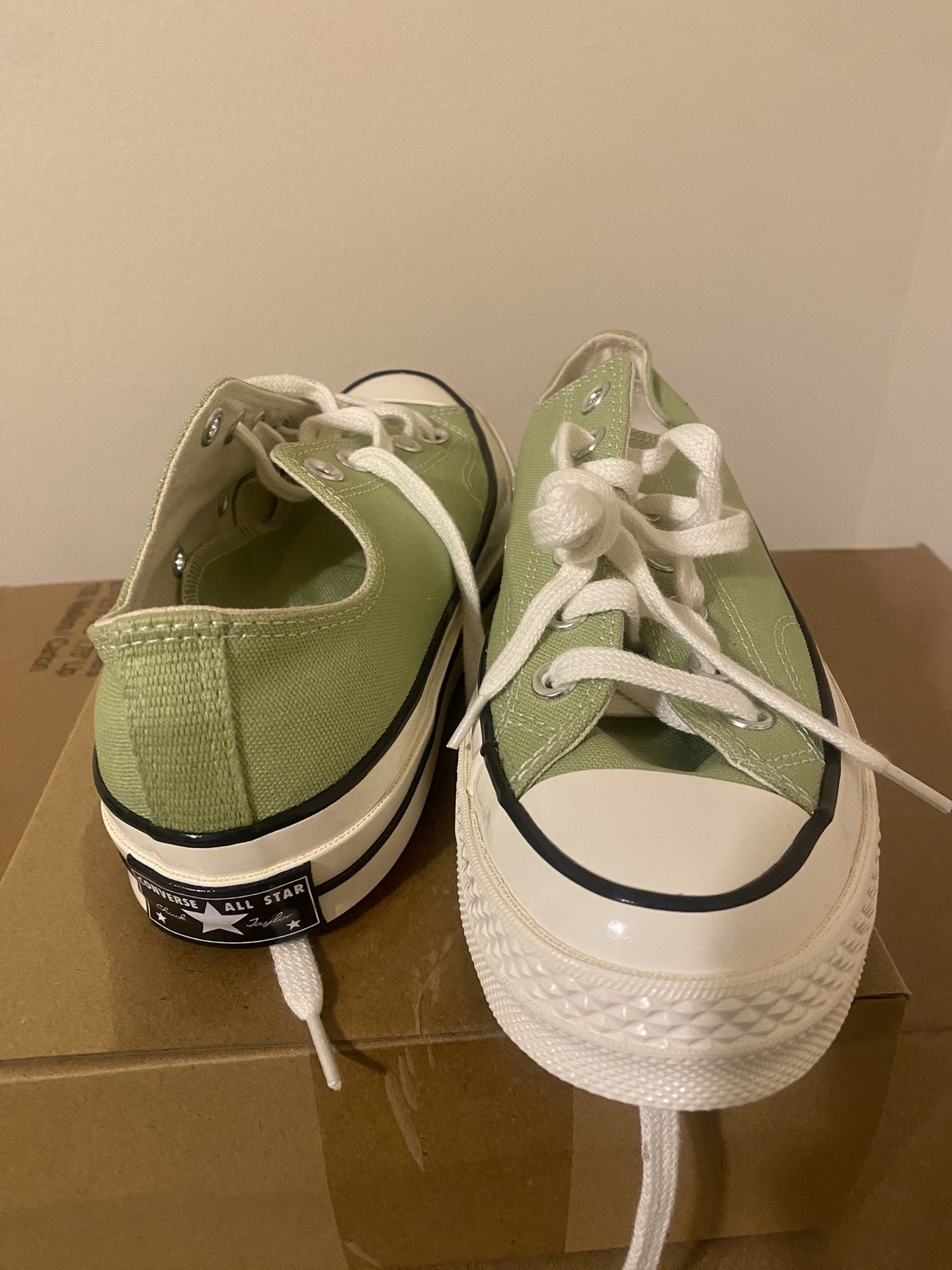 Converse Size Men 6 Women 8 