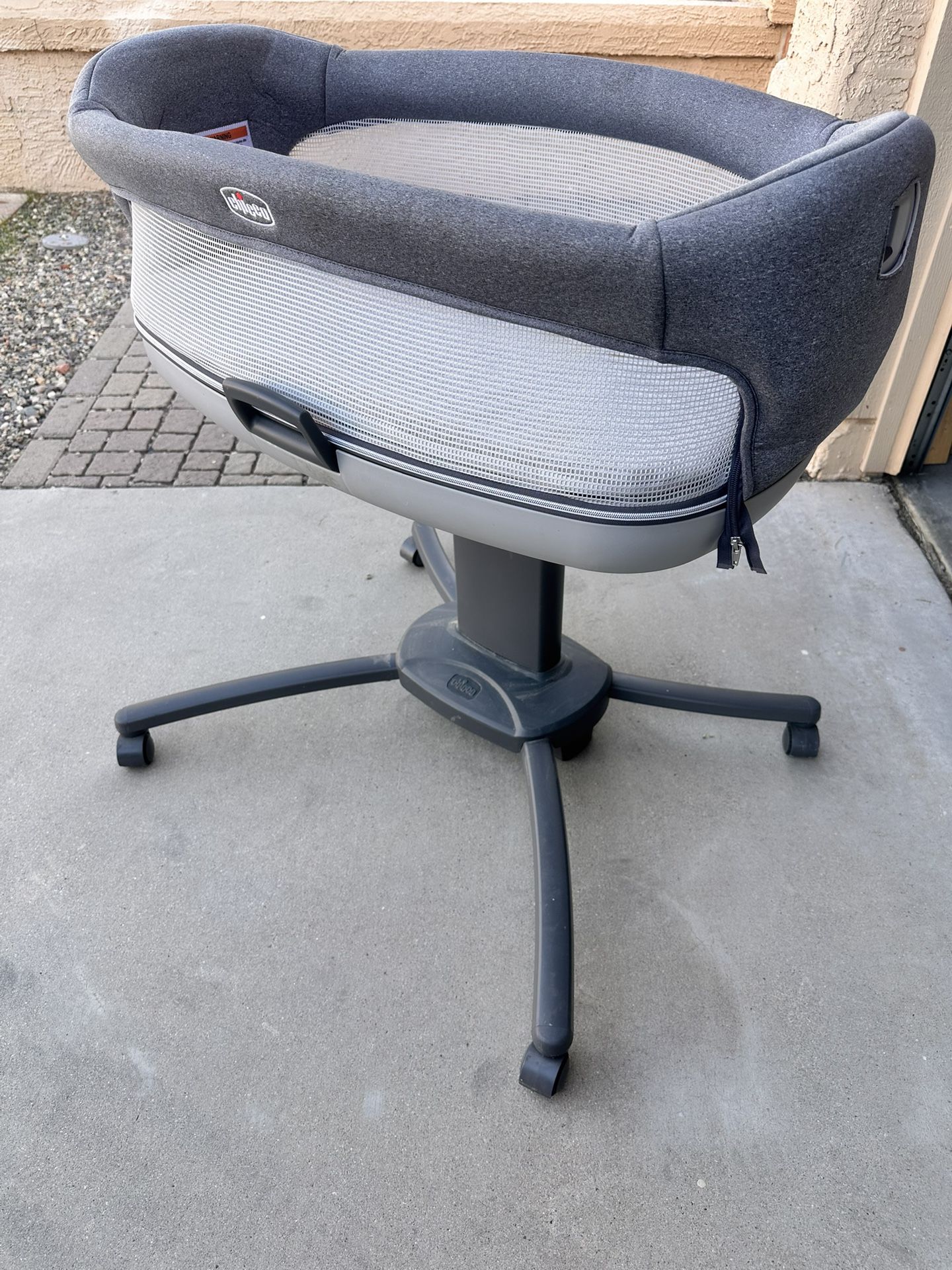 Chicco Bassinet & Changing Table