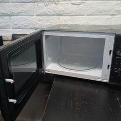 Magic Chef 1.1 Cu. Ft. Countertop Microwave