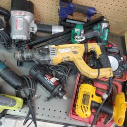 DEWALT HAMMER DRILL 