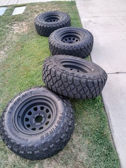 Jeep Wheels 5x114.3 rims with 31/10.6/15 Mud Tires
