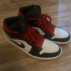 Air Jordan 1 Mid Gym Red Black Toe (size 11 Men's)