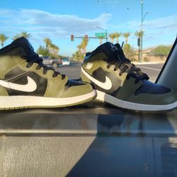 Jordan Mid Top 1's