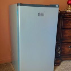 Black And Decker Mini Refrigerator 