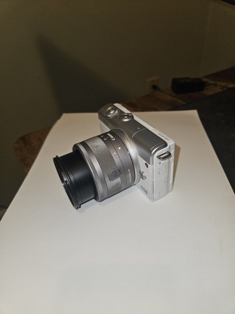 Canon EOS M200