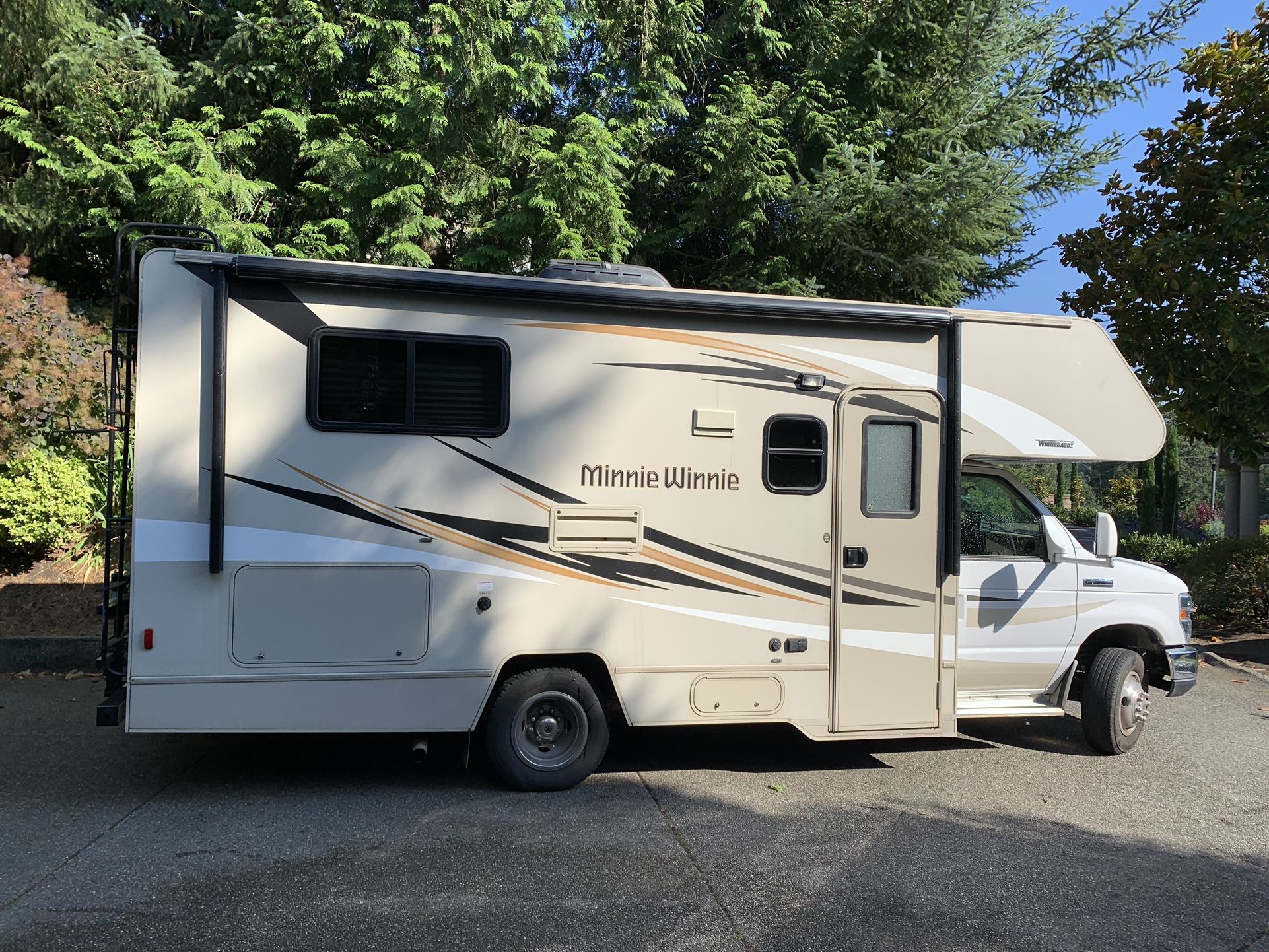 2016 Winnebago Minnie Winnie 22R
