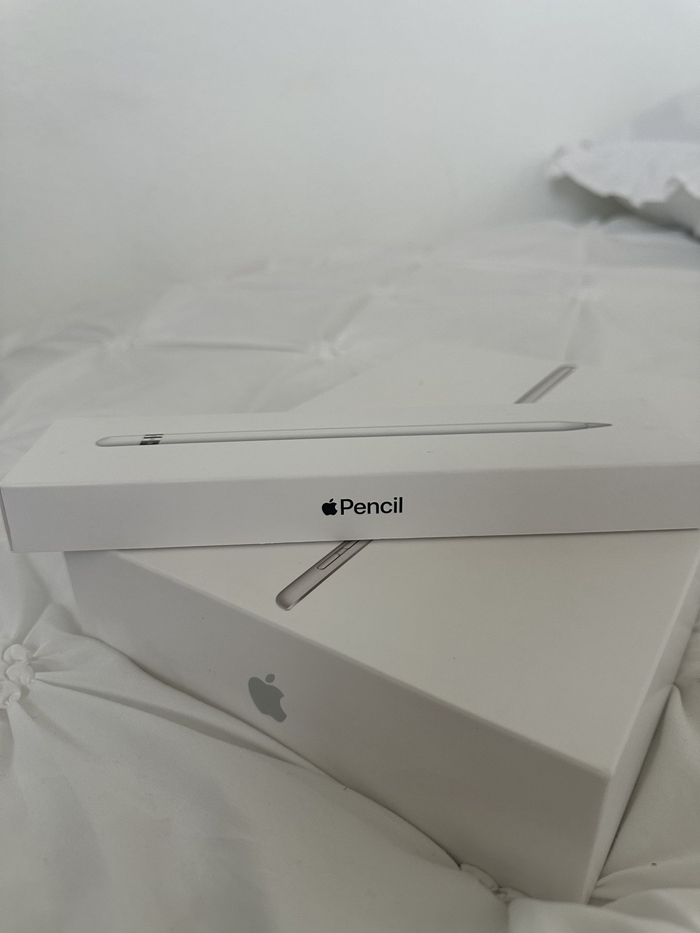 IPAD (9th Generation) and APPLE PENCIL (1st generation) EXCELLENT CONDITION