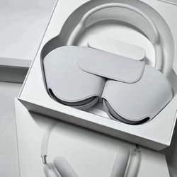 Silver Apple AirPods Max