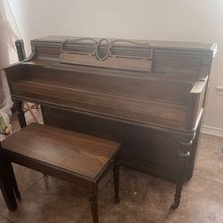 Story And Clark Piano