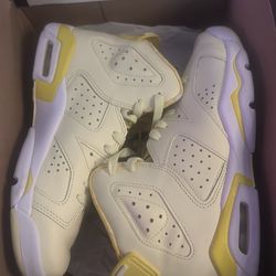 Jordan Retro 6 Size 5y